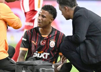 Blessure inquiétante pour Ismail Jakobs lors du match contre Antalyaspor